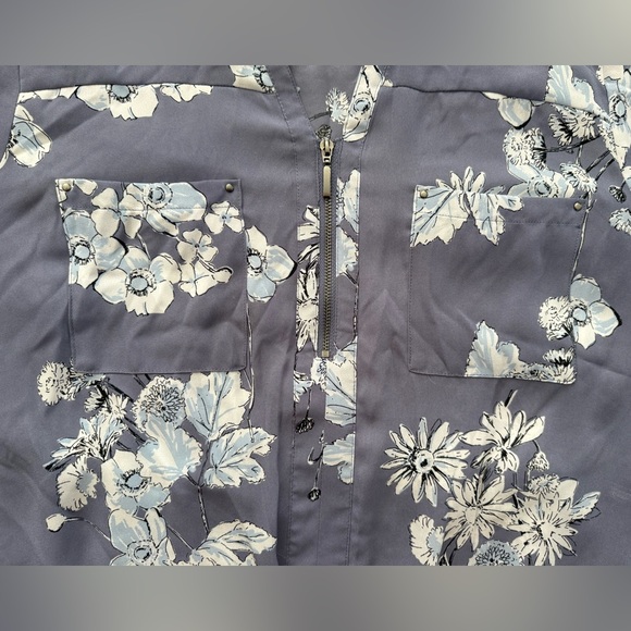 Maurices Blue and White Floral Blouse, Size 0 - Picture 9 of 15